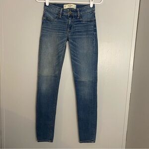 Abercrombie & Fitch Light Blue Low Rise Skinny Jeans 
Size 00